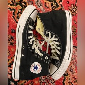Excellent used condition - Converse chuck taylors - 10 Mens 12 womens - Black